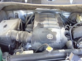 2011 TOYOTA TUNDRA, SILVER, SR5 MODEL, CREW CAB, 5.7L, AT, 4WD. Z26265